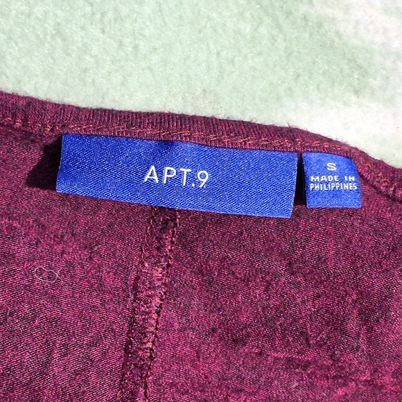 🟨 APT. 9 Long Sleeve Lace Lined Shark Bite Hem Top Blouse Maroon Red Bla - Picture 4 of 5